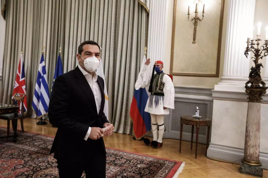 Αλέξης Τσίπρας- Δείτε τι έκανε την ώρα της παρέλασης όταν περνούσε ο Κάρολος