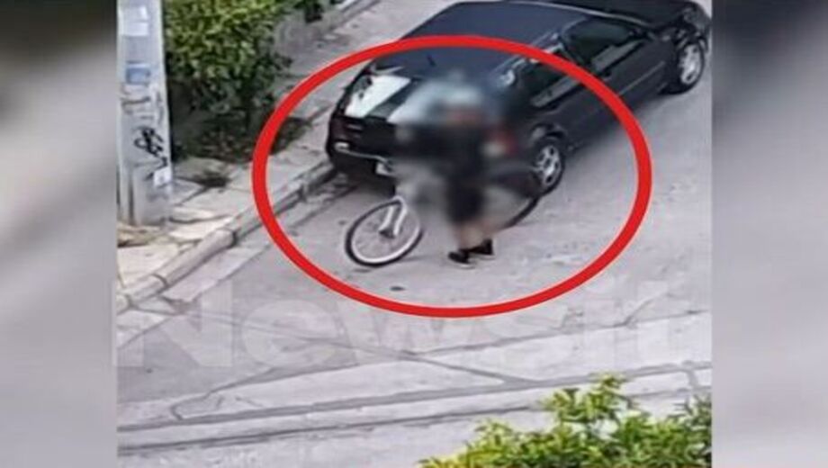 Παλαιό-Φάληρο:-Βίντεο-σοκ!-Επιδειξίας-σε-ποδήλατο-πλησιάζει-γυναίκα-και…