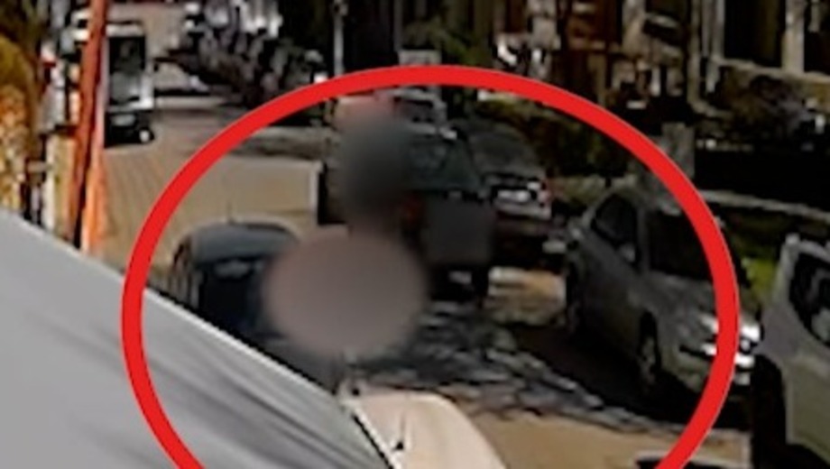 Λάρισα:-Η-σοκαριστική-στιγμή-που-αυτοκίνητο-παρασύρει-3χρονο-–-Εκτοξεύτηκε-και…-(Βίντεο)
