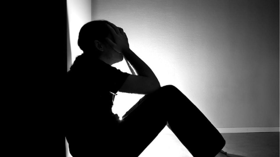 Τρίκαλα:-Φρικιαστική-οικογενειακή-τραγωδία-–-Μακάβριο-το-θέαμα-πίσω-από-την-κλειστή-πόρτα-–-«Τα-άλλα-δύο-παιδιά-κάθονταν-μέσα-και-τους-κοιτούσαν»