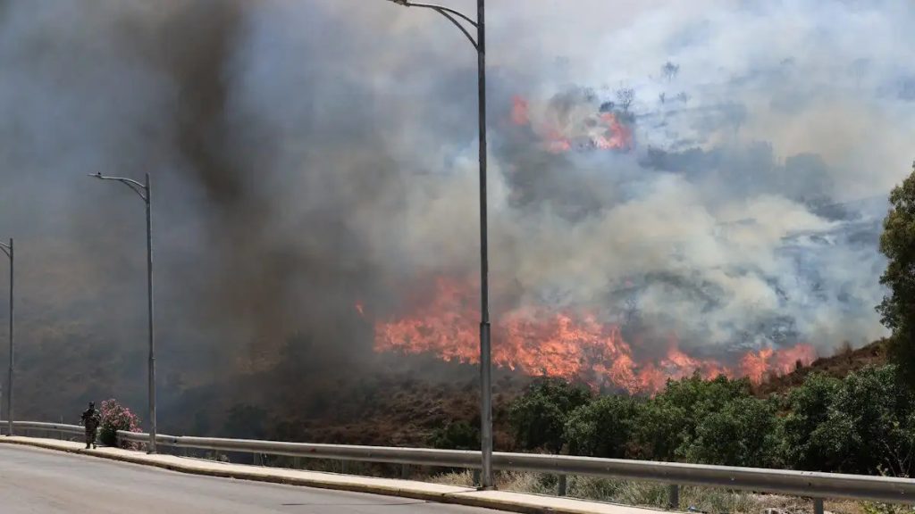 Καίγεται-το-νησί-της-Χίου-–-Οι-καπνοί-έφτασαν-μέχρι-τις-Κυκλάδες-–-Καίγονται-σπίτια,-επιχειρήσεις…-(Βίντεο)