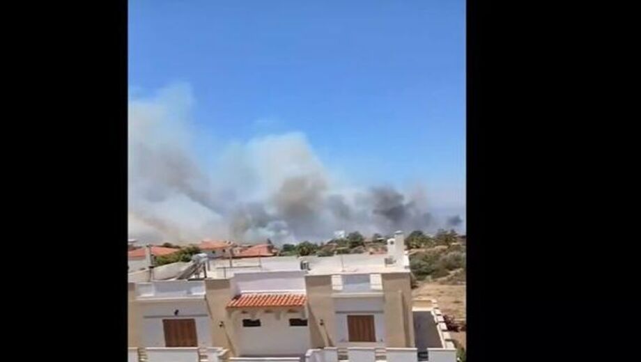Έκτακτο-–-Εφιάλτης-στην-Παλαιά-Φώκαια:-Καίγονται-σπίτια