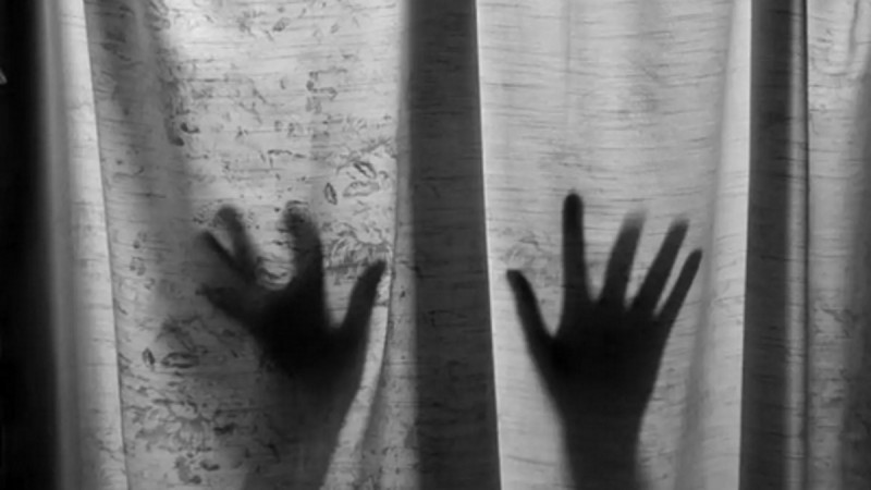 Σκηνή-βγαλμένη-από-ταινία-θρίλερ-στον-Βόλο-–-Οι-περαστικοί-ούρλιαζαν-–-Άνδρας-κρατούσε-από-τα-μαλλιά-και…