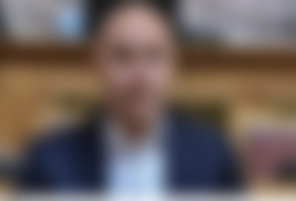 Έγινε-γνωστό-τώρα!-Παντρεύτηκε-Έλληνας-βουλευτής-τον-σύντροφό-του-–-Πώς-μαθεύτηκε;