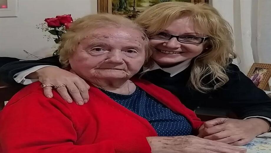 Αγγελική-Νικολούλη:-Σπαρακτικό-το-“αντίο”-στη-μητέρα-της-–-“Μανούλα…”