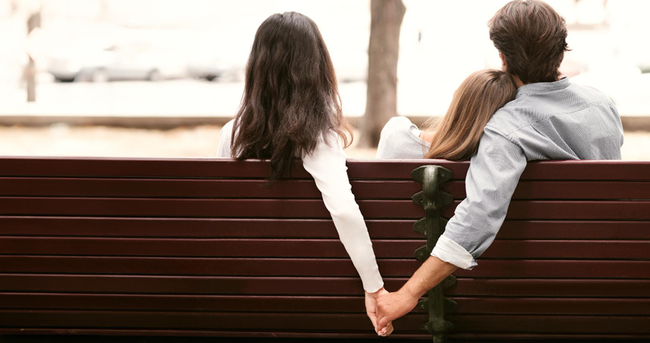 Αν κάνει ένα από αυτά τα 5 επαγγέλματα, τότε πολύ πιθανόν να σε απατά – Σε κάποια δεν πάει το μυαλό σας… Αν-κάνει-ένα-από-αυτά-τα-5-επαγγέλματα,-τότε-πολύ-πιθανόν-να-σε-απατά-–-Σε-κάποια-δεν-πάει-το-μυαλό-σας…