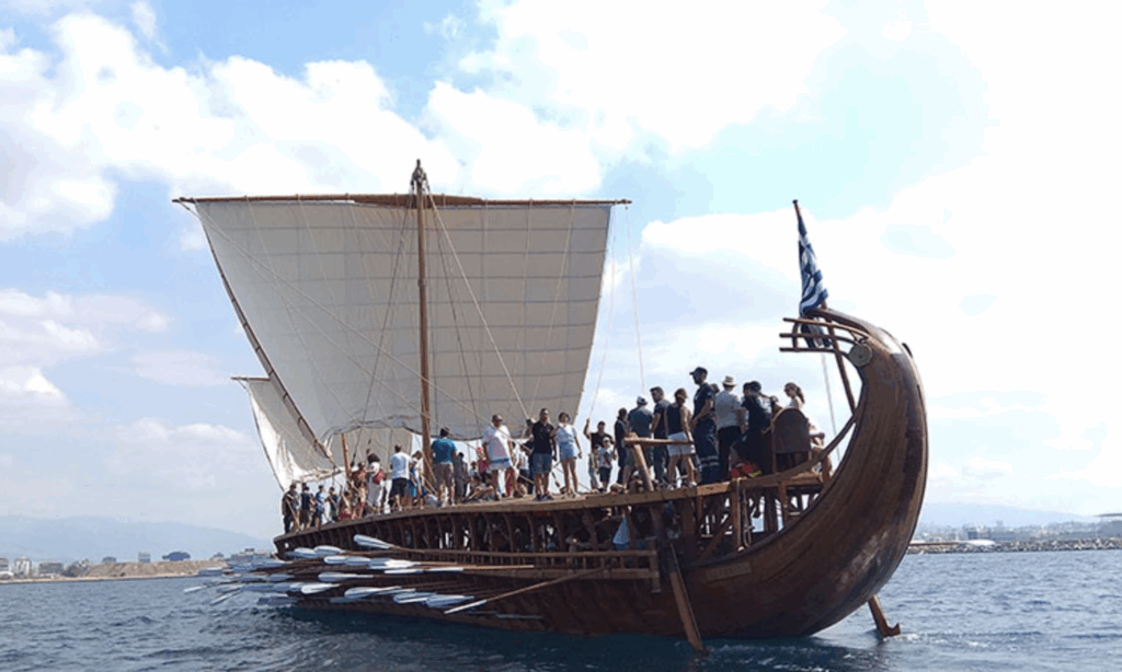 Ομαδική-κωπηλασία-μελών-και-φίλων-του-ΚΟΣΜΟΠΟΛΙΣ-με-την-τριήρη-ΟΛΥΜΠΙΑΣ