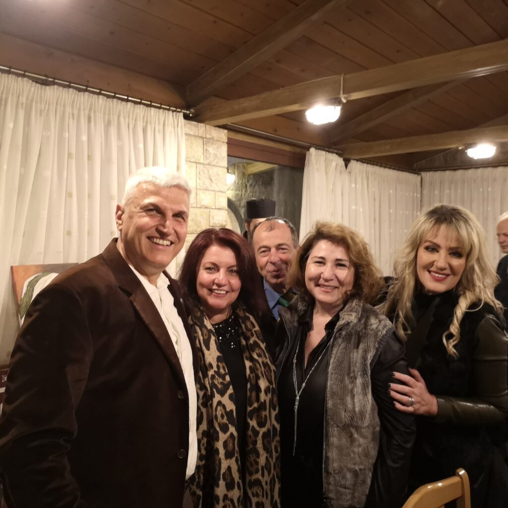 Μυσταγωγία-–-Η-μοναδική-ευλογία-της-κοπής-της-πίτας-της-Κίνησης-Οργανικότητας-ΚΟΣΜΟΠΟΛΙΣ,-στο-πνευματικό-μας-κέντρο,-στους-Αγ.-Ισιδώρους-στο-Λυκαβηττό