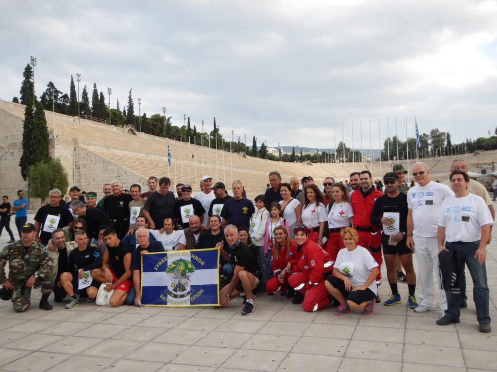 7η-ΜΑΡΑΘΩΝΙΑ-ΝΥΧΤΕΡΙΝΗ-ΛΑΜΠΑΔΗΔΡΟΜΙΑ-ΣΥΝΔΕΣΜΟΥ-ΕΛΛΗΝΩΝ-ΒΑΤΡΑΧΑΝΘΡΩΠΩΝ-«ΑΓΗΜΑ-ΕΛΛΗΝΩΝ»-–-Με-την-υποστήριξη-και-της-Κίνησης-Οργανικότητας-ΚΟΣΜΟΠΟΛΙΣ