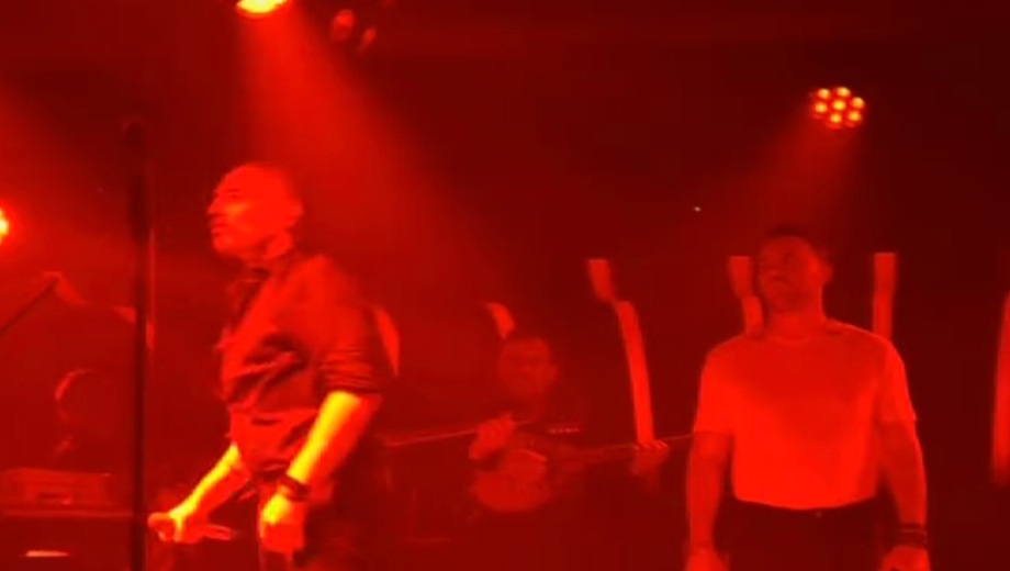 Σάλος με τον Βαλάντη πάνω στη σκηνή – Έ@@@@ πάνω στην πίστα! – “Βαλάντη, ηρέμησε” του έλεγε ο Αρσενίου (Βίντεο) Σάλος-με-τον-Βαλάντη-πάνω-στη-σκηνή-–-Έ@@@@-πάνω-στην-πίστα!-–-“Βαλάντη,-ηρέμησε”-του-έλεγε-ο-Αρσενίου-(Βίντεο)