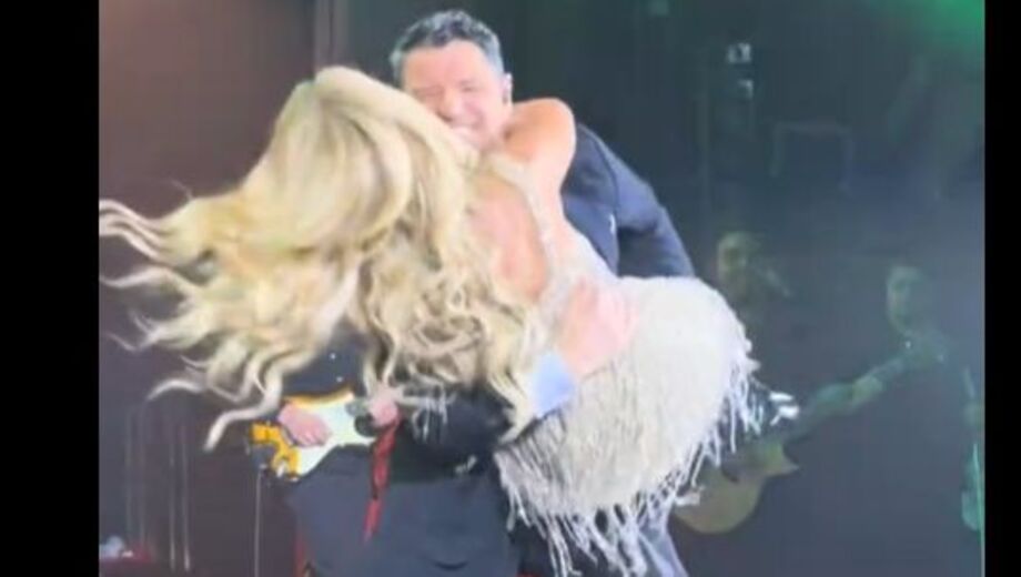 Σάκης-Ρουβάς:-Απρόοπτο-πάνω-στην-πίστα!-–-Με-το-στόμα-ανοικτό-οι-θαμώνες-–-Σήκωσε-τη-Θεοδωρίδου-και-σ@@@@-το…(Βίντεο)