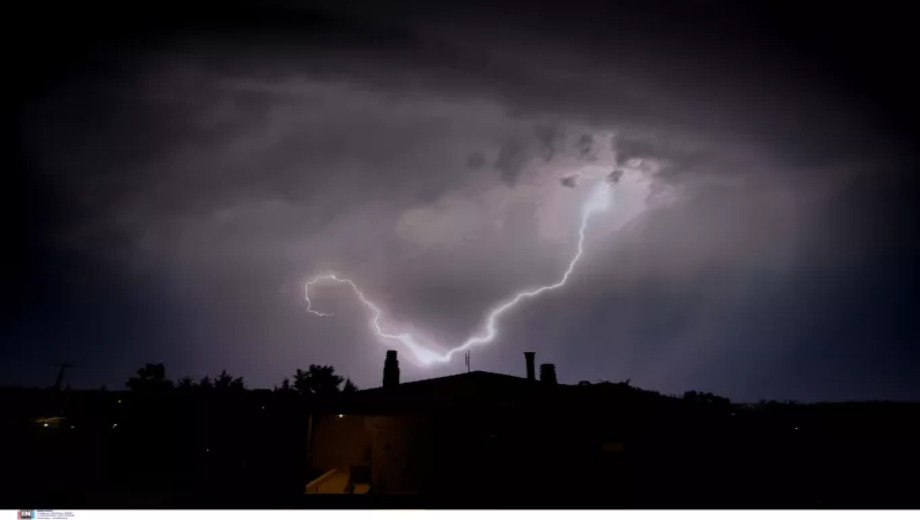 Κακοκαιρία-–-Ελλάδα:-Μηνύματα-112,-κλείνουν-τα-πανεπιστήμια,-12-μποφορ-“μαστιγώνουν”-τις-περιοχές…