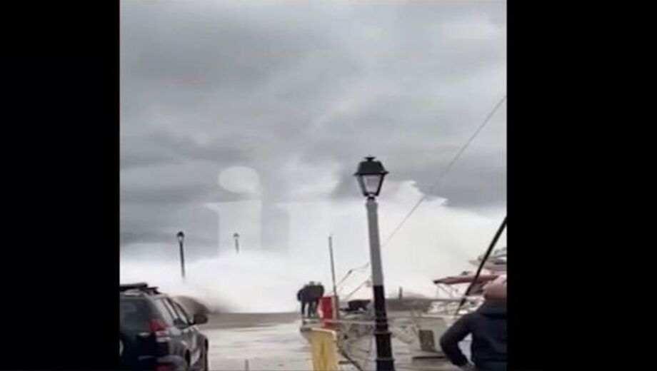 Άστρος-–-Κακοκαιρία:-Η-σοκαριστική-στιγμή-που-ο-λιμενικός-χάνει-τη-ζωή-του-–-Φρικτό…(Βίντεο)