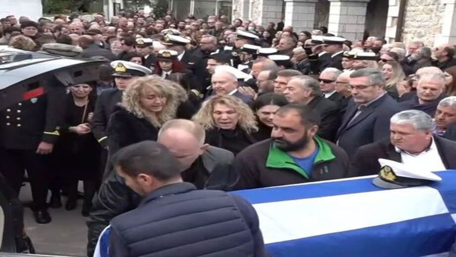 Σκηνές αρχαίας τραγωδίας στην κηδεία του 53χρονου λιμενικού στο Άστρος – Η στιγμή που η σύζυγός του κατέρρευσε πάνω στο… Σκηνές-αρχαίας-τραγωδίας-στην-κηδεία-του-53χρονου-λιμενικού-στο-Άστρος-–-Η-στιγμή-που-η-σύζυγός-του-κατέρρευσε-πάνω-στο…