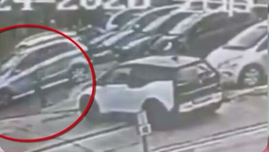 Βριλήσσια:-Σοκαριστικό-βίντεο!-Μάλωσε-με-την-υπάλληλο-των-ΕΛΤΑ-και-σαν-πρωταγωνιστής-ταινίας-θρίλερ…