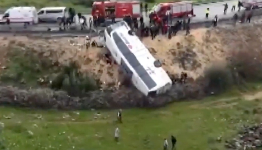 Αιματηρό τροχαίο με λεωφορείο! – Οι πρώτες εικόνες! – Νεκροί και τραυματίες στην… Αιματηρό-τροχαίο-με-λεωφορείο!-–-Νεκροί-και-τραυματίες-στην…