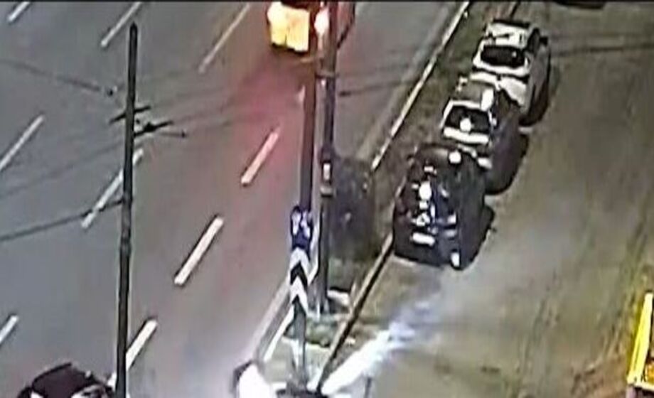 Συγγρού: Συνέβη, πριν από λίγο! Η στιγμή που ΙΧ πετάει μοτοσυκλετιστή σε κολόνα (Βίντεο – σοκ) Συγγρού:-Συνέβη,-πριν-από-λίγο!-Η-στιγμή-που-ΙΧ-πετάει-μοτοσυκλετιστή-σε-κολόνα-(Βίντεο-–-σοκ)