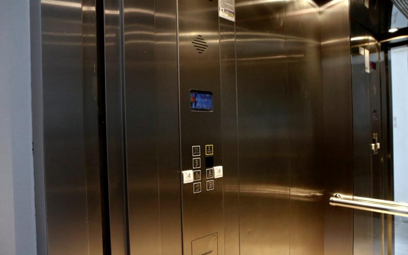Ελλάδα-–-Θρίλερ-σε-εξέλιξη-μέσα-σε-ασανσέρ-ξενοδοχείου!-–-Σκηνικό-ταινίας-τρόμου-–-Βρέθηκε-μία…