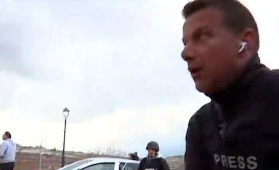 «Κάτω, καθίστε κάτω» – Θρίλερ με ρεπόρτερ της ΕΡΤ, στα σύνορα Λιβάνου-Ισραήλ – Βρισκόταν σε ζωντανή σύνδεση όταν…(Βίντεο) «Κάτω,-καθίστε-κάτω»-–-Θρίλερ-με-ρεπόρτερ-της-ΕΡΤ,-στα-σύνορα-Λιβάνου-Ισραήλ-–-Βρισκόταν-σε-ζωντανή-σύνδεση-όταν…(Βίντεο)