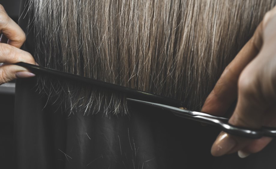 Αυτό-το-κούρεμα-δίνει-όγκο-στα-λεπτά-μαλλιά-και-ταιριάζει-σε-όλες-τις-γυναίκες-άνω-των-40!-–-Δεν-θέλει-πιστολάκι-και…