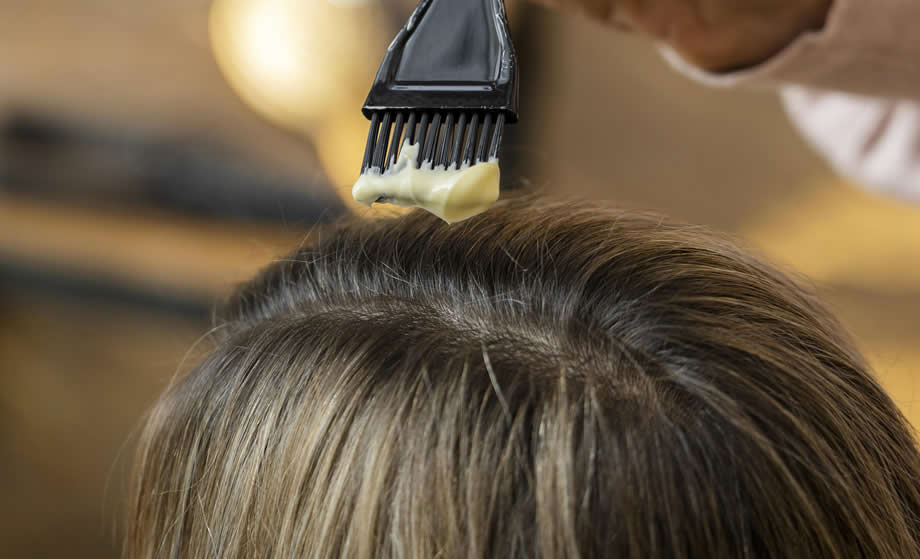 Βάφετε-τα-μαλλιά-σας-κάθε-20-μέρες;-Τοτε-πρέπει-να-κάνετε-αυτά-τα-4-πράγματα,-για-να-μην-επισκέπτεστε-συχνα-το-κομμωτήριο