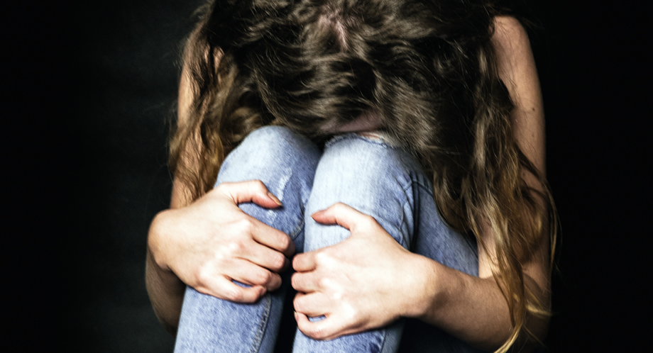 Ελλάδα:-Σοκ-και-φρίκη-με-11χρονη!-“Μαμαααα,-μου-κάνανε-κακό,-με-ανάγκασαν-να…”