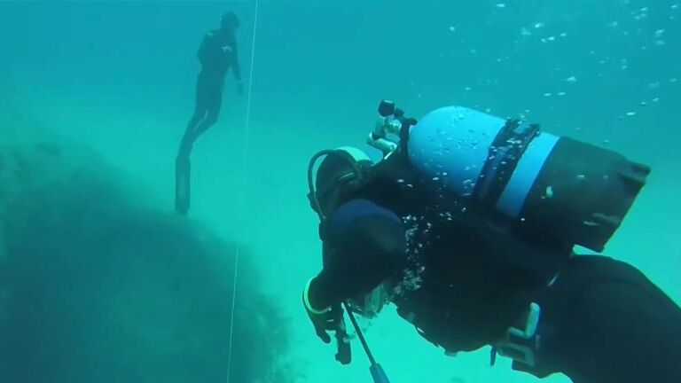 Βουλιαγμένη:-Ανατριχιαστικό!-Τι-δείχνει-η-κάμερα-που-είχε-πάνω-του-ο-δύτης;-–-Σοκαριστικό-να-το-δεις…