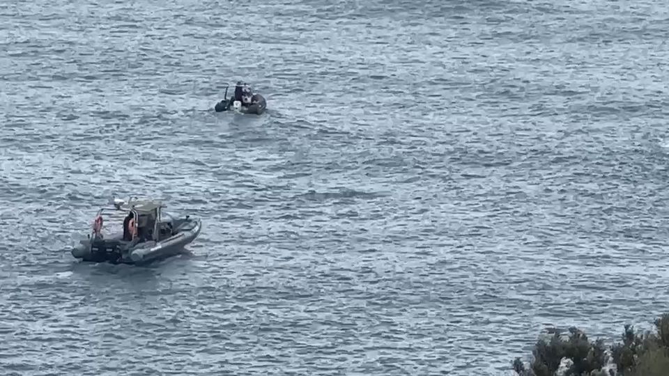 Τίτλοι τέλους στην τραγωδία στα Λιμανάκια Βουλιαγμένης: Ανασύρθηκε ο άτυχος 34χρονος – Σκηνές αρχαίου δράματος στο σημείο – Η οικογένεια…(Βίντεο) Τίτλοι-τέλους-στην-τραγωδία-στα-Λιμανάκια-Βουλιαγμένης:-Ανασύρθηκε-ο-άτυχος-34χρονος-–-Σκηνές-αρχαίου-δράματος-στο-σημείο-–-Η-οικογένεια…(Βίντεο)