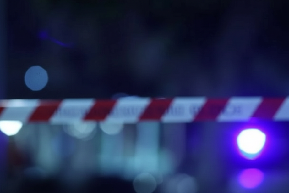 Θρίλερ-στο-κέντρο-της-Αθήνας:-Σε-ακάλυπτο-πολυκατοικίας-–-«Άκουσα-κραυγές-και-σπάσιμο-τζαμαρίας»