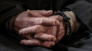 Ελλάδα:-Σοκαριστικό-περιστατικό-με-μοναχό!-Ούρλιαζε-για-να-τον-ακούσουν!-Έτσι-τον-βρήκαν-μέσα…
