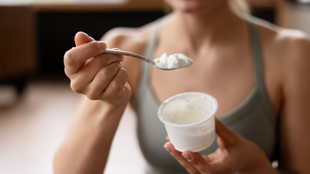 Αυτό-θα-συμβεί-στο-σώμα-σου-αν-τρως-κάθε-μέρα-γιαούρτι