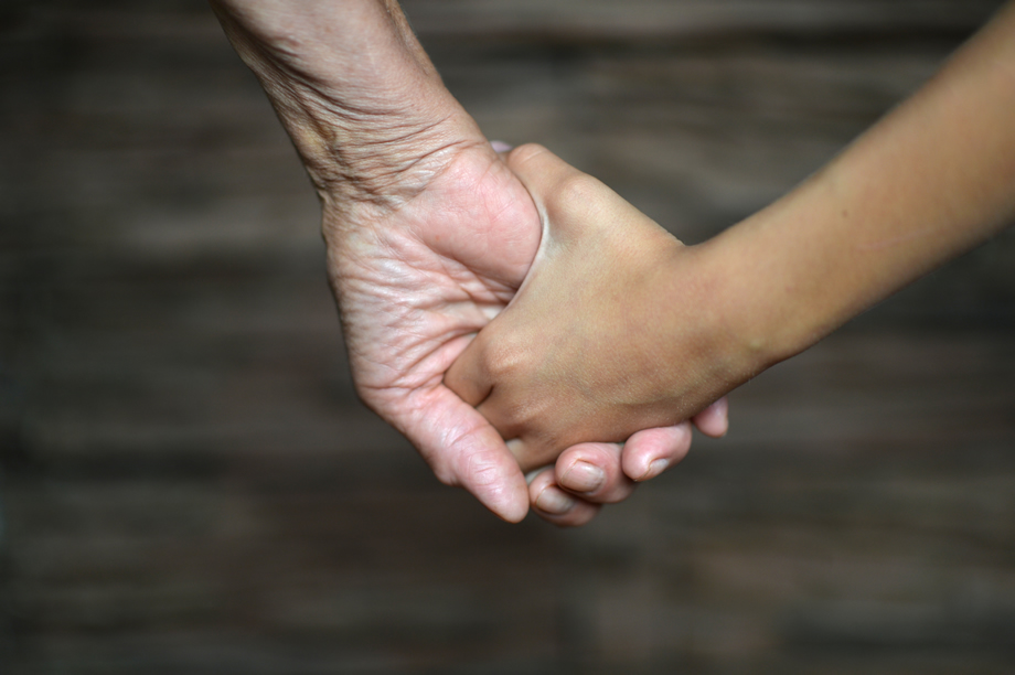 Πειραιάς:-Σοκαριστικό-περιστατικό-σε-σπίτι!-Η-γιαγιά-πρόσεχε-το-2χρονο-εγγόνι-της-και-ξαφνικά…