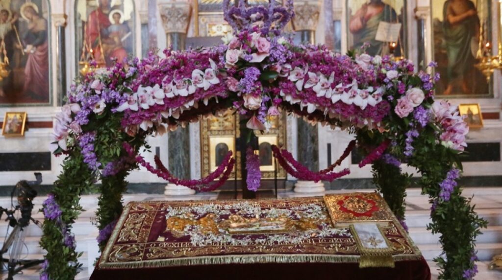 Γιατί περνάμε κάτω από τον Επιτάφιο; Τι κάνουμε λάθος και δεν το γνωρίζουμε; Γιατί-περνάμε-κάτω-από-τον-Επιτάφιο;-Τι-κάνουμε-λάθος-και-δεν-το-γνωρίζουμε;