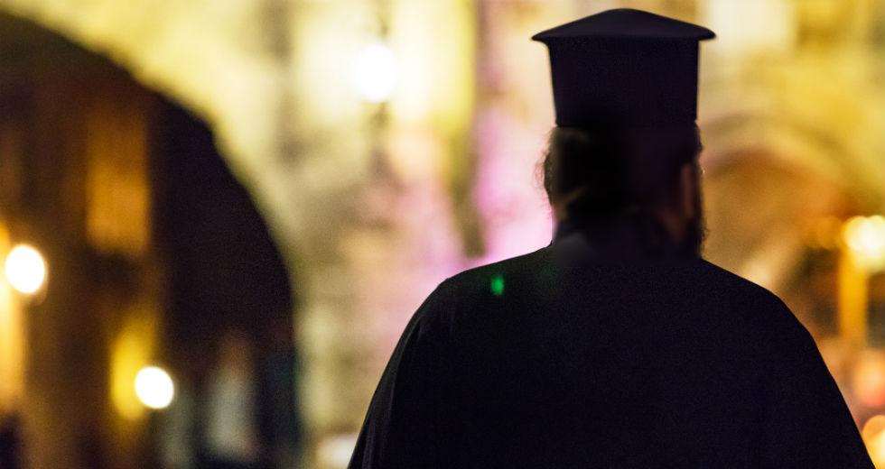 Ελλάδα: Μαθεύτηκε τώρα! Ιερέας συνελήφθη λίγο πριν το «Χριστός Ανέστη», γιατί η παπαδιά… Ελλάδα:-Μαθεύτηκε-τώρα!-Ιερέας-συνελήφθη-λίγο-πριν-το-«Χριστός-Ανέστη»,-γιατί-η-παπαδιά…