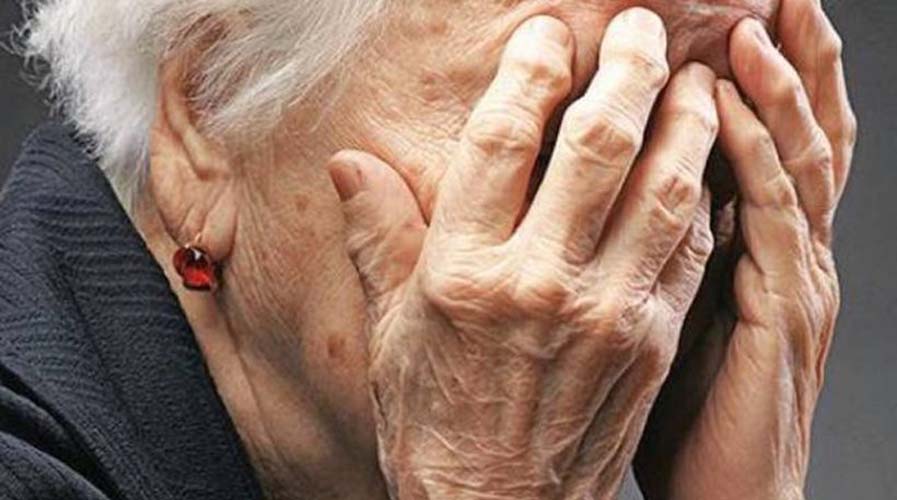 Φρίκη σε γηροκομείο! Εργαζόμενος β@@@@ ηλικιωμένες με άνοια και τραβούσε… Φρίκη-σε-γηροκομείο!-Εργαζόμενος-β@@@@-ηλικιωμένες-με-άνοια-και-τραβούσε…