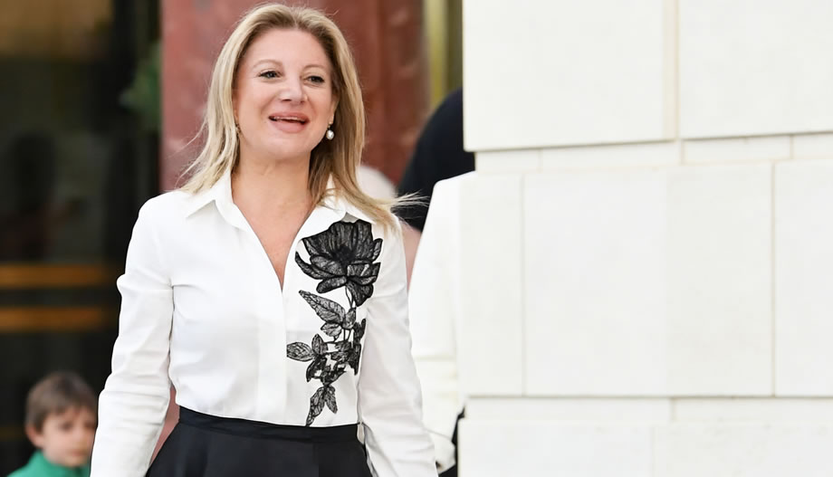 “Τελικά,-το-επέλεξε-η-Μάρθη…”-–-Παιχνίδια-της-μοίρας!-Η-“μεταφυσική”-ιστορία-πίσω-από-το-φόρεμα-της-Καρυστιανού