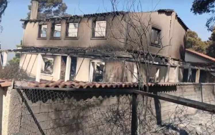 Κάηκε στο Πόρτο Γερμενό και σπίτι πασίγνωστου Έλληνα ηθοποιού – Στάχτη οι αναμνήσεις 52 χρόνων Κάηκε-στο-Πόρτο-Γερμενό-και-σπίτι-πασίγνωστου-Έλληνα-ηθοποιού-–-Στάχτη-οι-αναμνήσεις-52-χρόνων