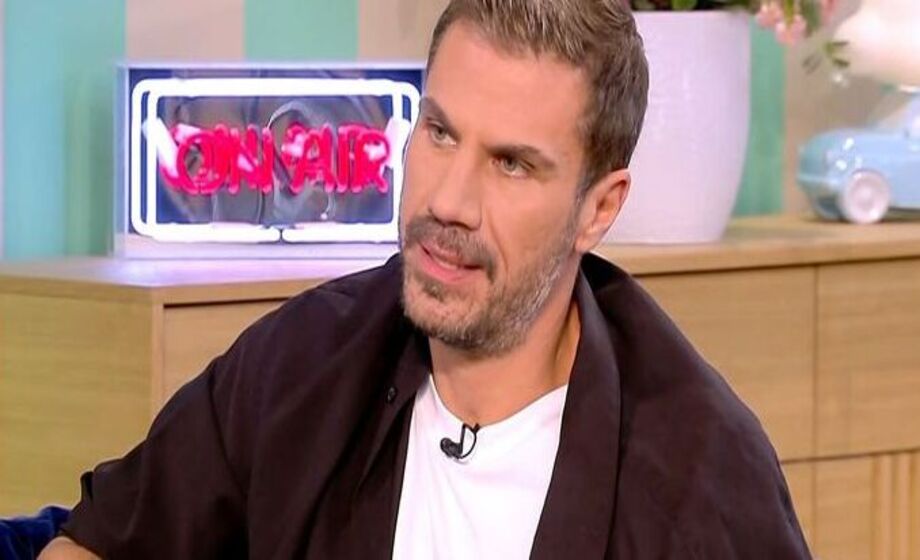 Άκης Πετρετζίκης: Αυτός είναι ο λόγος που έκλεισε τα μαγαζιά του – “Αυτό ήταν το λάθος μου” Άκης-Πετρετζίκης:-Αυτός-είναι-ο-λόγος-που-έκλεισε-τα-μαγαζιά-του-–-“Αυτό-ήταν-το-λάθος-μου”